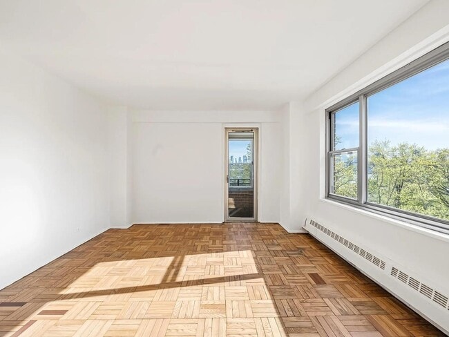 Building Photo - 453 FDR Dr