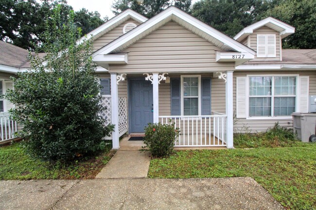 Primary Photo - 2 bedroom 1 bathroom home with an open liv...