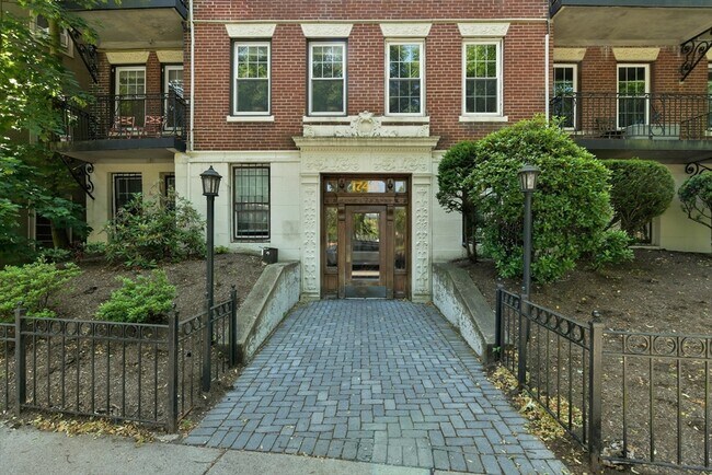 Building Photo - 1746 Commonwealth Ave