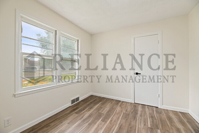 Building Photo - 3301 S Osage Ave