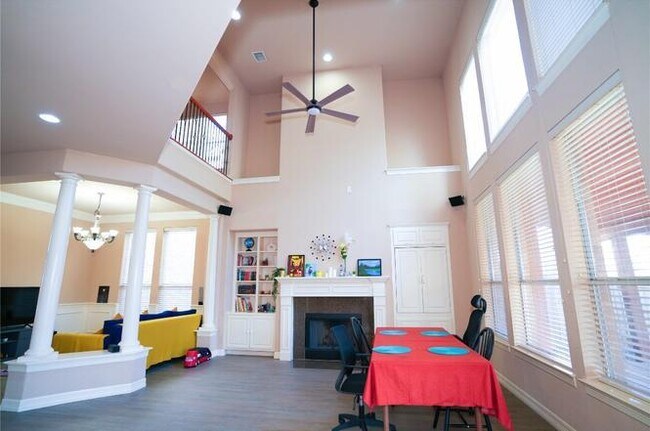 Building Photo - 11608 Spicewood Pkwy