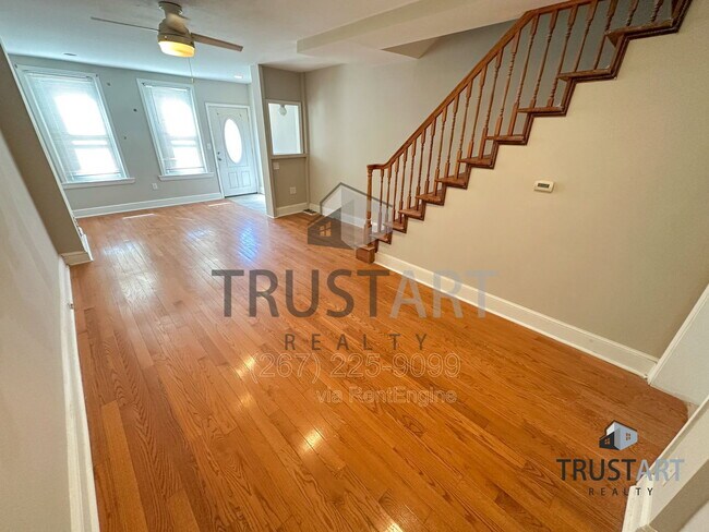 Building Photo - 1841 E Clementine St