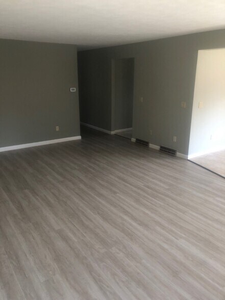 Building Photo - 163 Pine Grove Dr