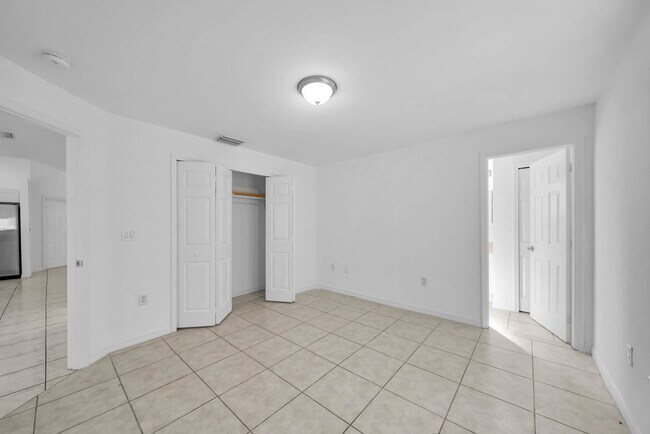 Building Photo - 1214 SE 24th Ave