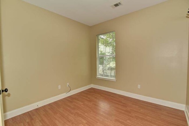 Building Photo - 719 42nd Ave