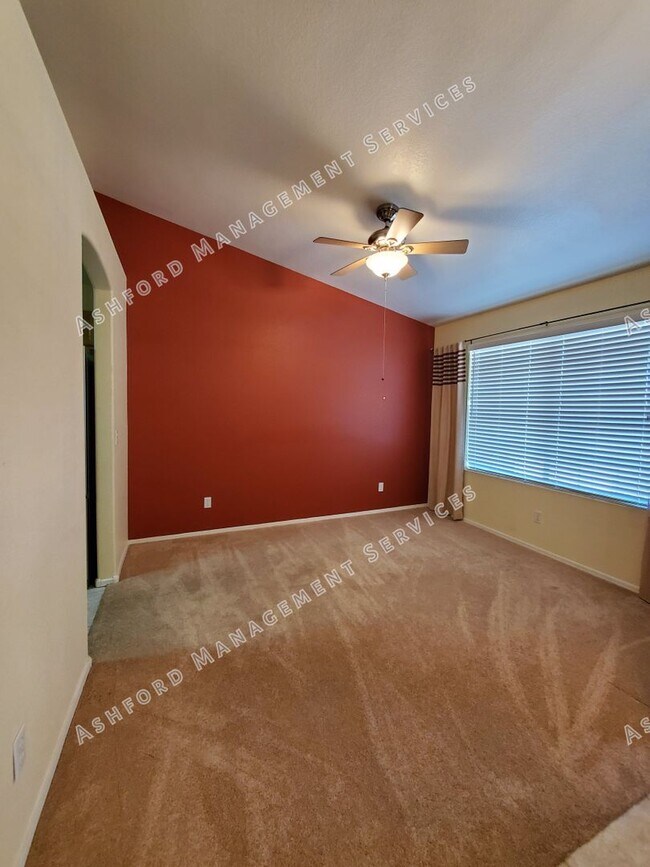 Building Photo - PINNACLE HILL RENTAL WITH MTN VIEWS, FIREP...