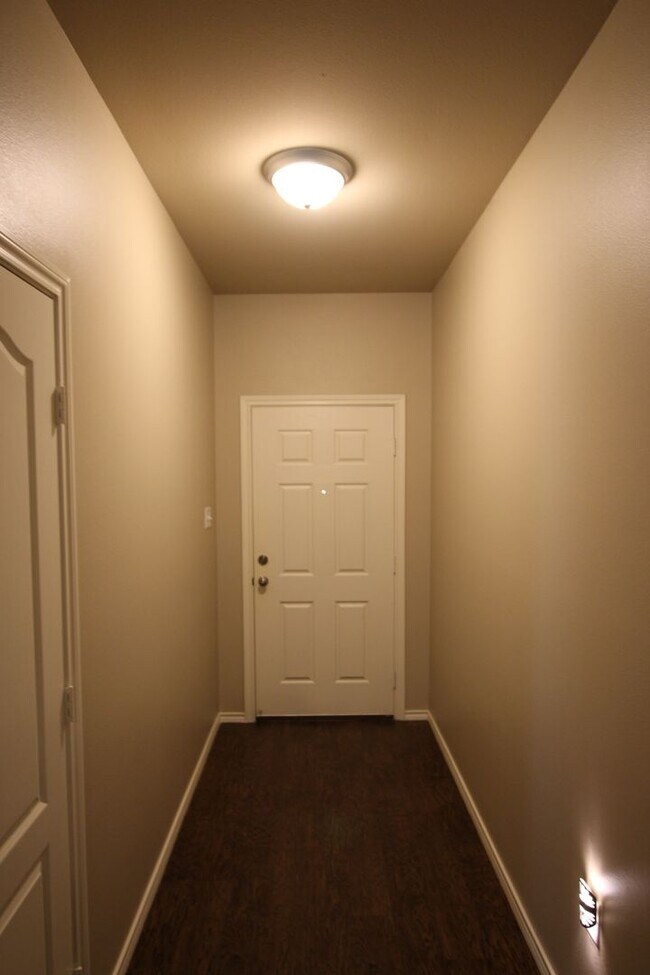 Building Photo - Cozy 4 Bedroom2 Bath Home in West Tyler!