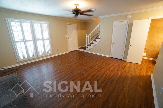 Building Photo - 352 Jamestown Manor Dr