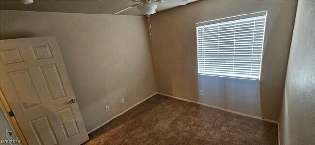 Building Photo - 11043 African Sunset St