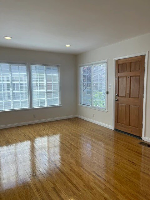 Building Photo - 536 N Van Ness Ave