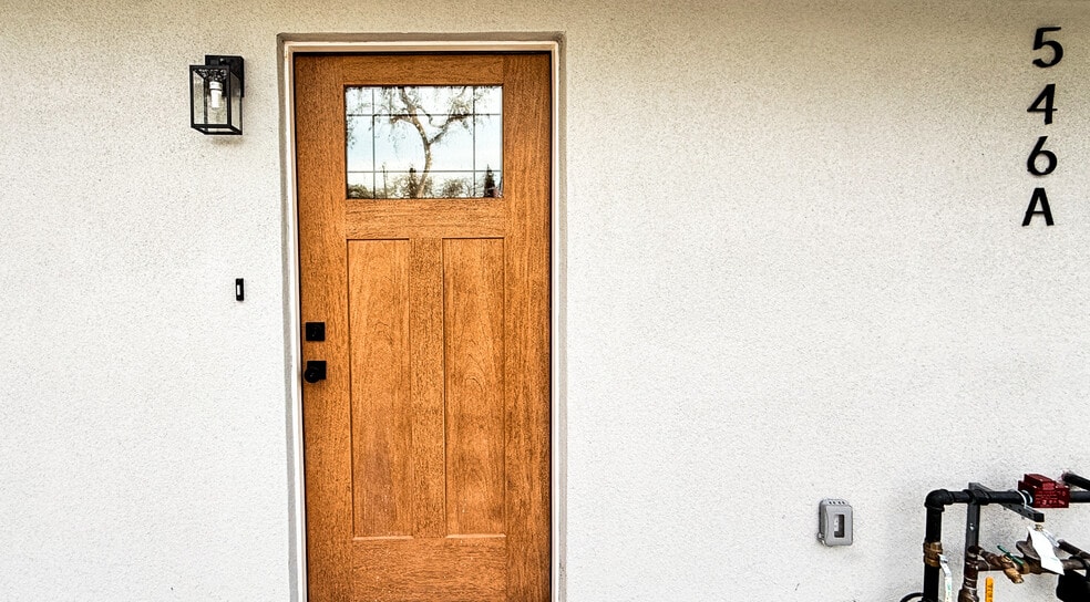 Building Photo - 546 W Ash Ave