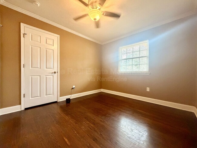 Building Photo - 1160 Greens Rd