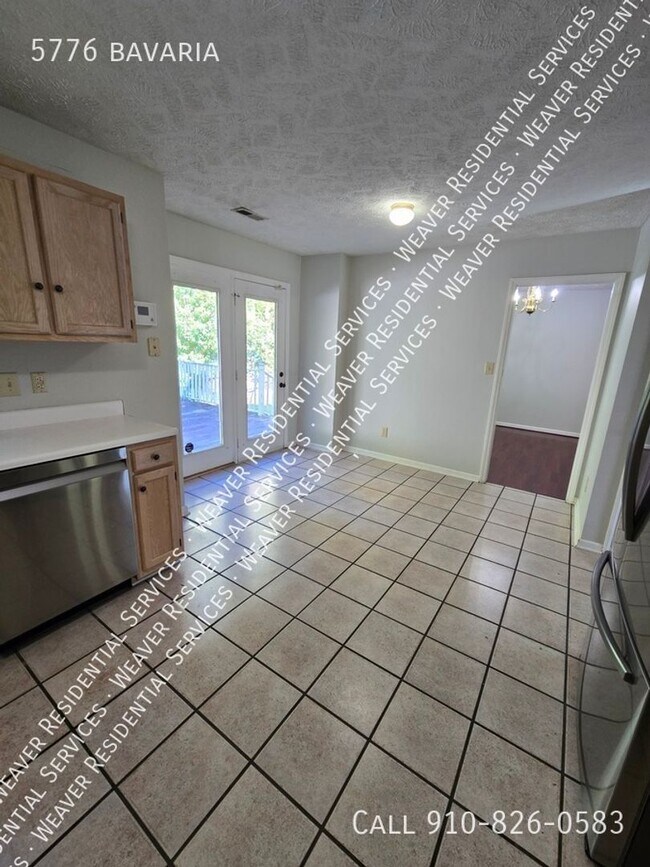 Building Photo - Cute Two Story in Fayetteville!