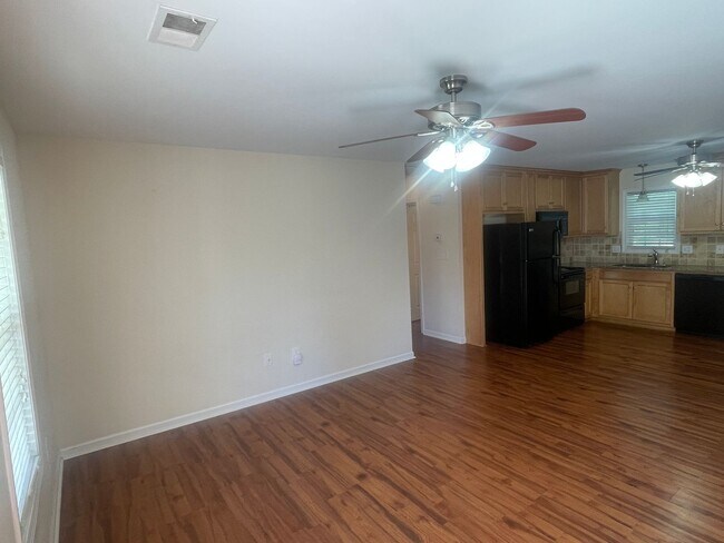 Building Photo - September 2nd - This 2 Bedroom 1 Bath Dupl...