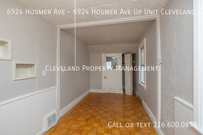 Building Photo - Newly Renovated Cleveland Duplex