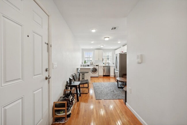 Building Photo - 240.5 South St