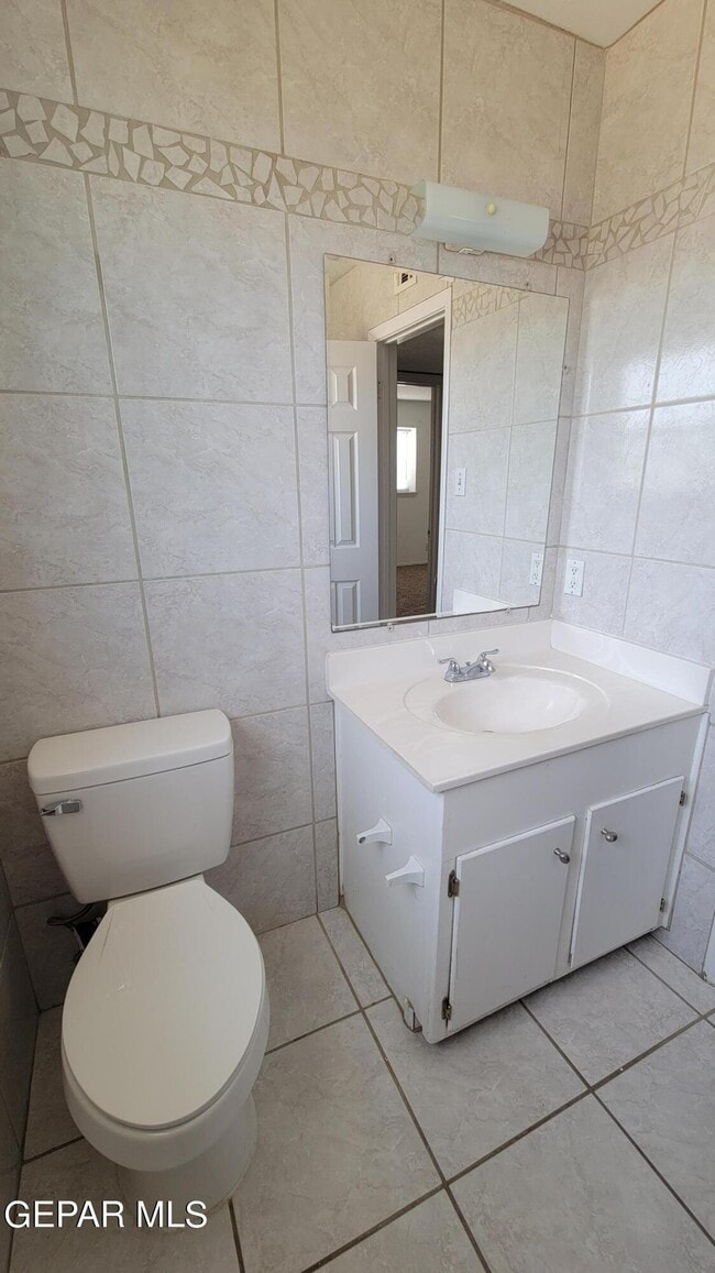 Building Photo - 1405 Cessna Dr