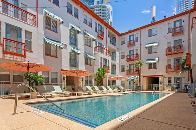 Building Photo - Elle West Ave