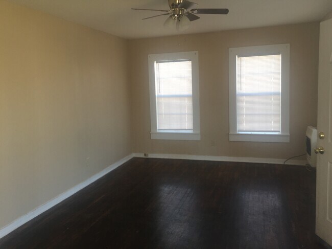 Building Photo - 420 Moss St