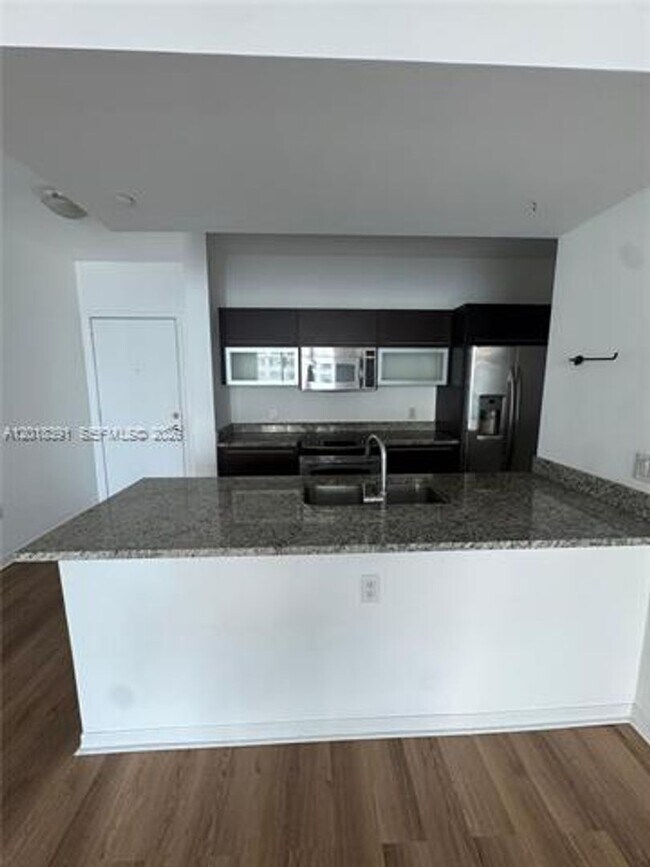 Building Photo - 951 Brickell Ave