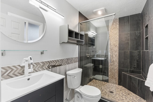 Building Photo - 8682 Alpen Cir