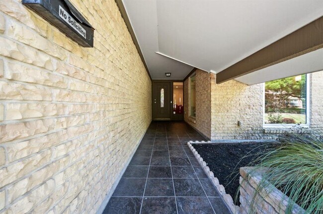 Building Photo - 2331 Carleen Rd