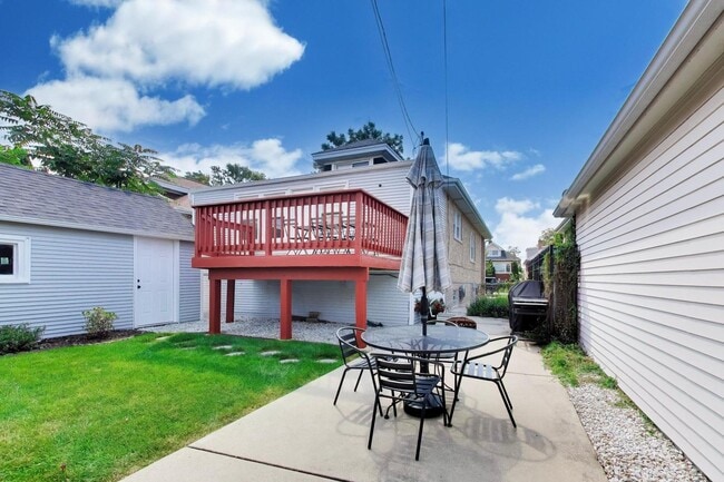 Building Photo - 7922 W Elmgrove Dr