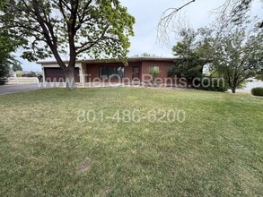 Building Photo - NO DEPOSIT Option Available for Qualified ...