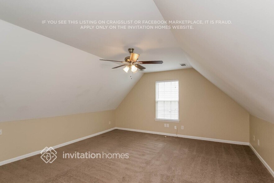 Building Photo - 920 Lakeside Ct