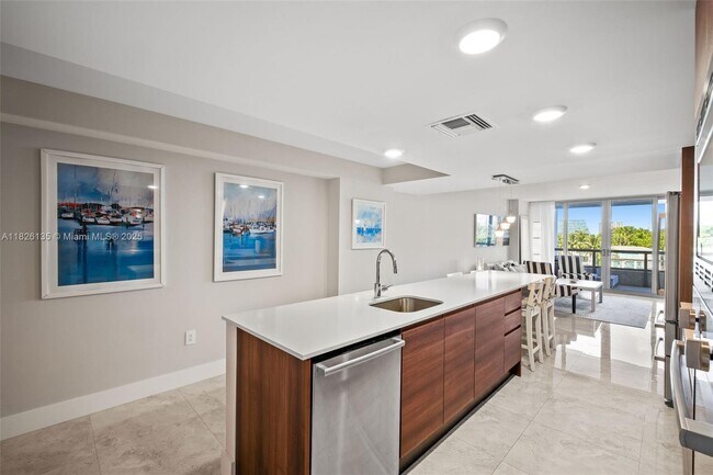 Building Photo - 9261 E Bay Harbor Dr