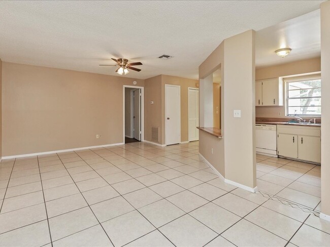 Building Photo - Great Price Single Family Home