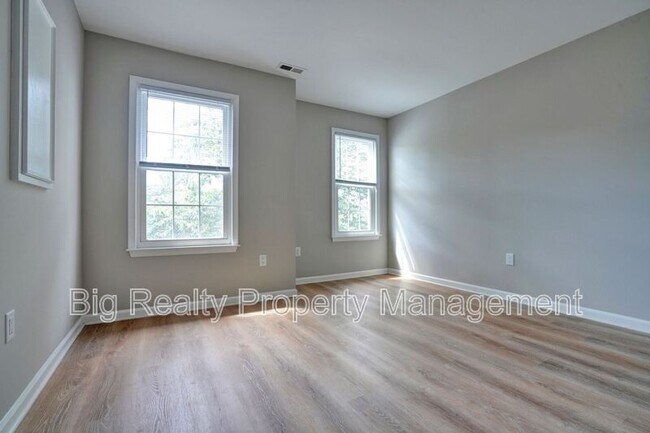 Building Photo - 1732 Rosewood Ct