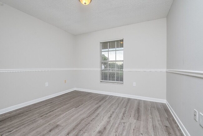 Building Photo - 3412 Groveview Dr