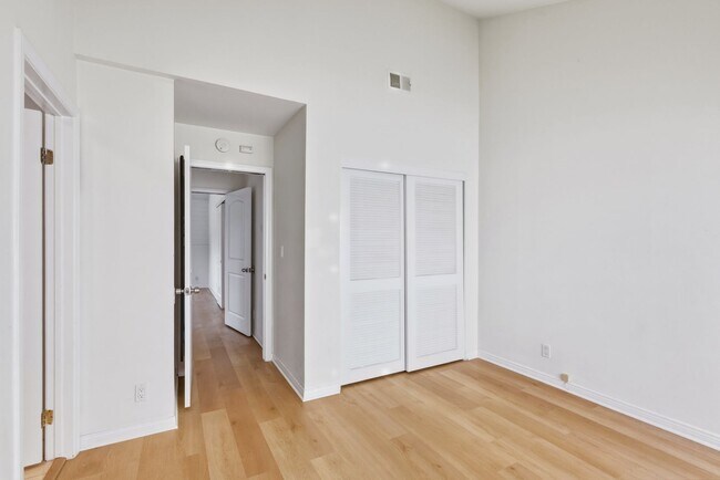 Building Photo - Paradise Condos