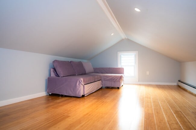 Building Photo - Beautiful 4BD Dutch Colonial Home in Harts...