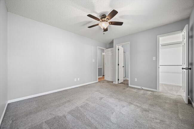 Building Photo - Updated and well maintained 3 bedroom, 2 b...