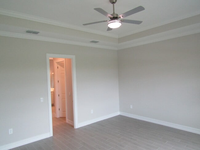 Building Photo - 608 Maraviya Blvd