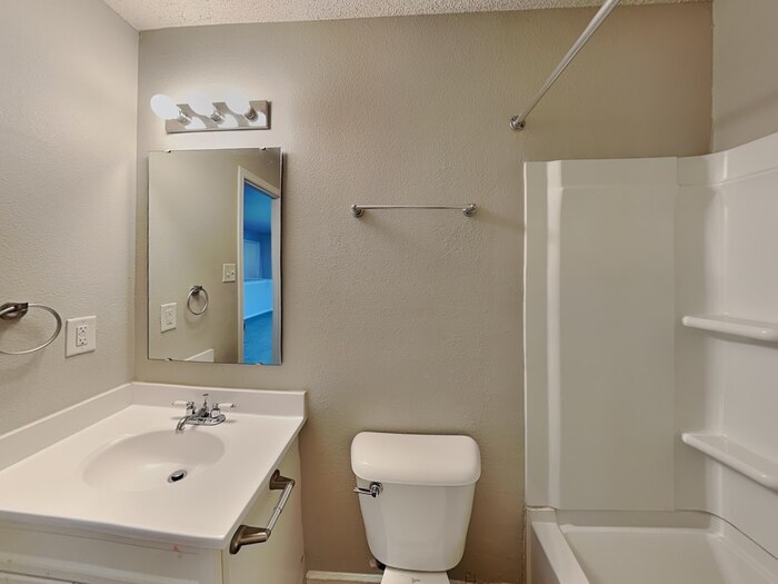 Building Photo - 9207 Wandflower Dr