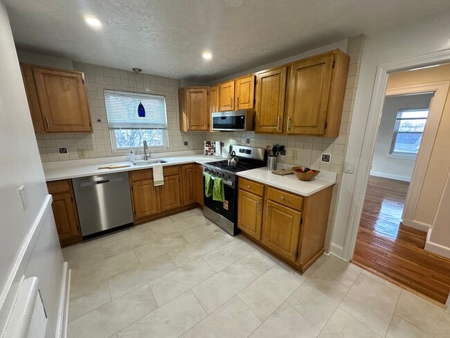 Building Photo - 5 Bishop Rd