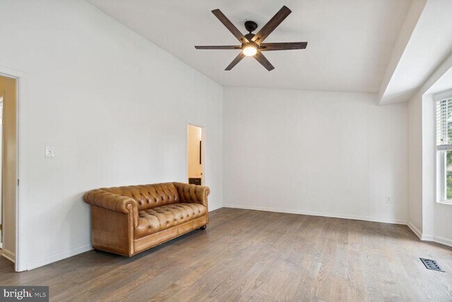 Building Photo - 2849 Schoolhouse Cir
