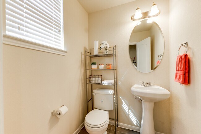 Building Photo - 8407 Hawthorn Vly Ln