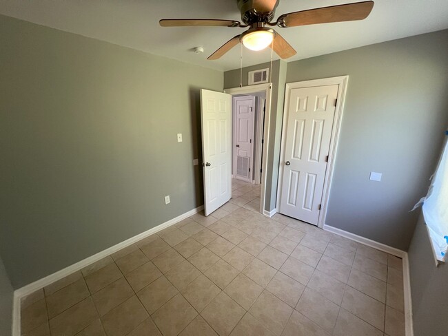 Building Photo - Baker Trails Apartments