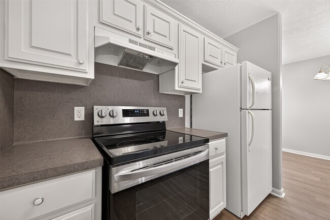Building Photo - 16200 Sun View Ln