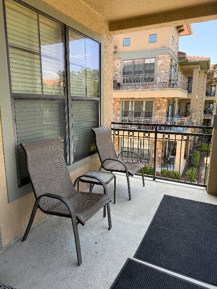 Building Photo - 901 Charo Pkwy