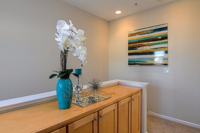 Building Photo - Spacious 3-Story Home, A/C, 3 Master Suite...