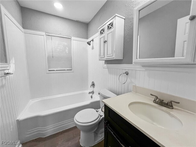 Building Photo - 1918 Grace Ave