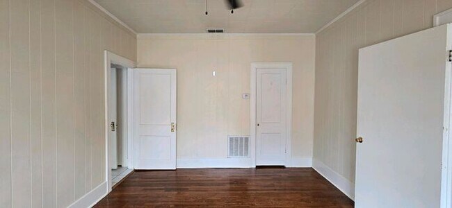 Building Photo - Available Now! 1 Bedroom 1 Bath Within Walking Distance of Downtown Tyler!