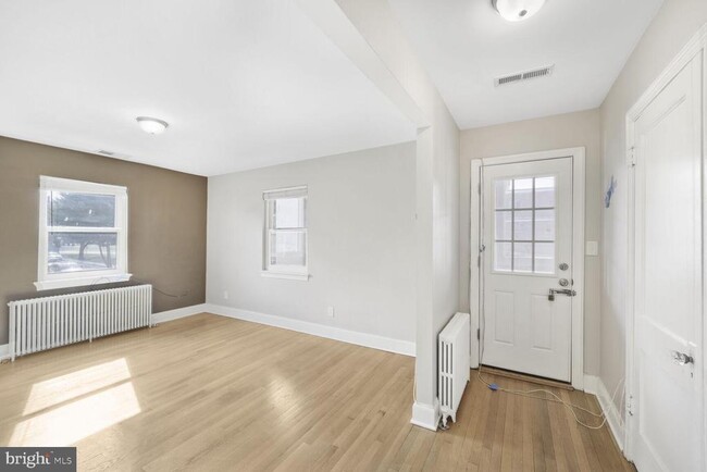 Building Photo - 2329 Fairlawn Ave SE