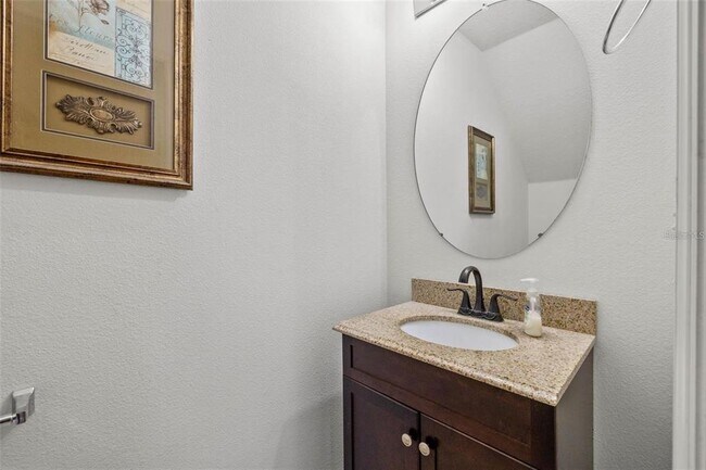 Building Photo - 2565 Harn Blvd