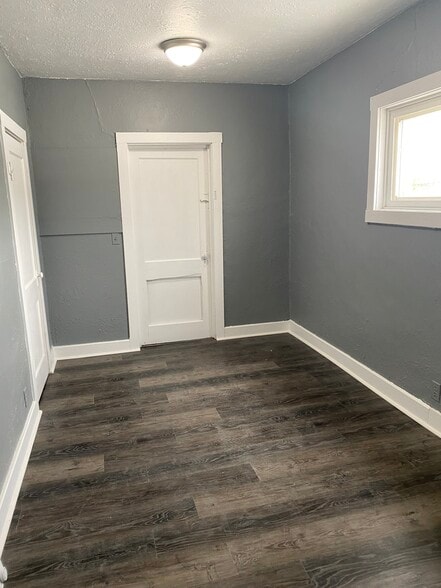 Building Photo - 103 W Main St